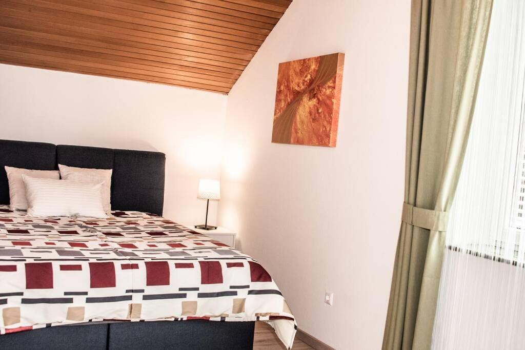 Apartment Pouringraz Fuer Kunst- Und Tennisliebhaber Extérieur photo